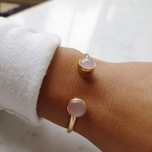 Bracelet Demi jonc plaqué or 3 microns et calcédoine rose